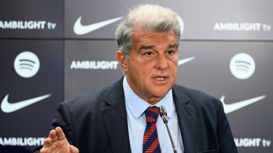 Uefa multa Barça e Chelsea por não cumprirem fair play financeiro