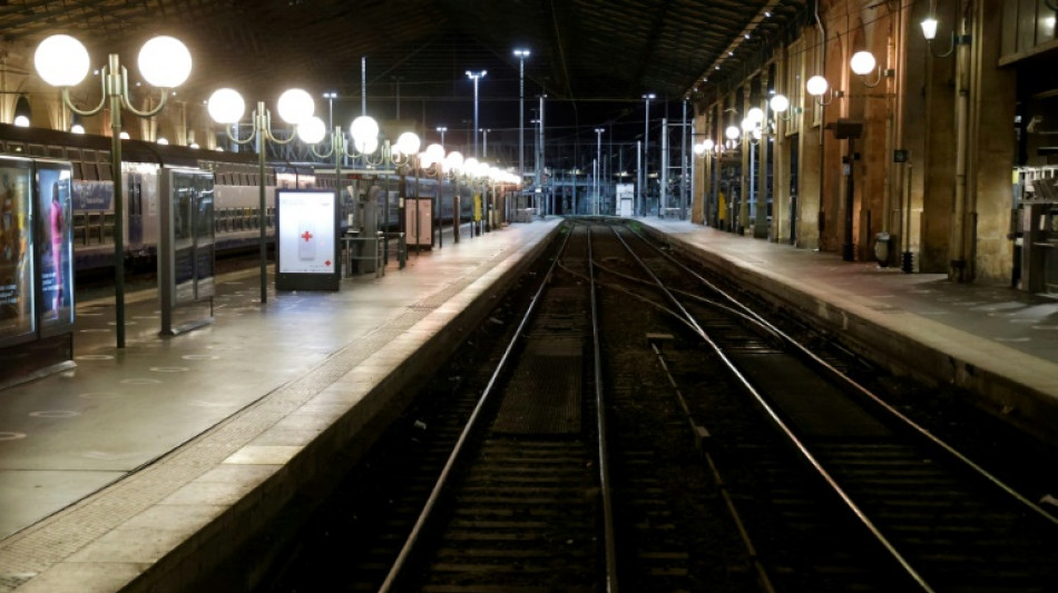 "Sobri&eacute;t&eacute;" sur les publicit&eacute;s lumineuses: gares et a&eacute;roports vont aussi s'y mettre