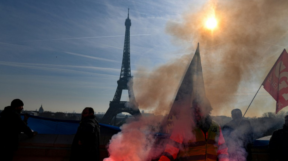 Retraites: les syndicats pr&ecirc;ts &agrave; "mettre la France &agrave; l'arr&ecirc;t" d&eacute;but mars