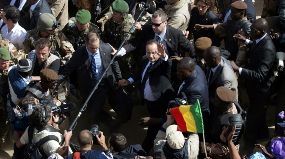 Acclam&eacute;e, puis vilipend&eacute;e: autopsie de 9 ans d'intervention de la France au Mali