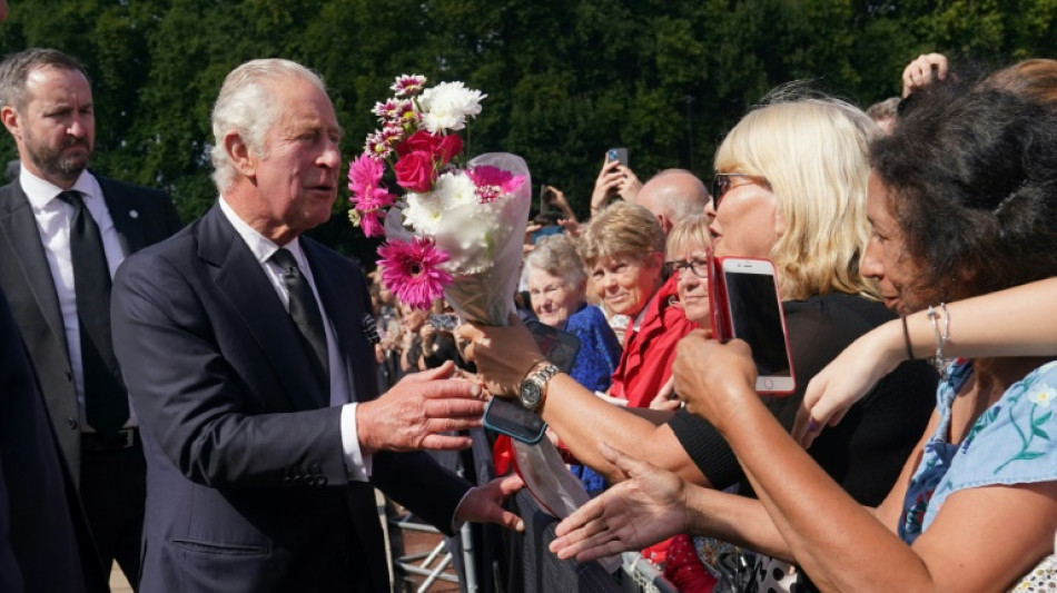 "God save the King": la foule acclame Charles III, tout juste proclam&eacute; roi
