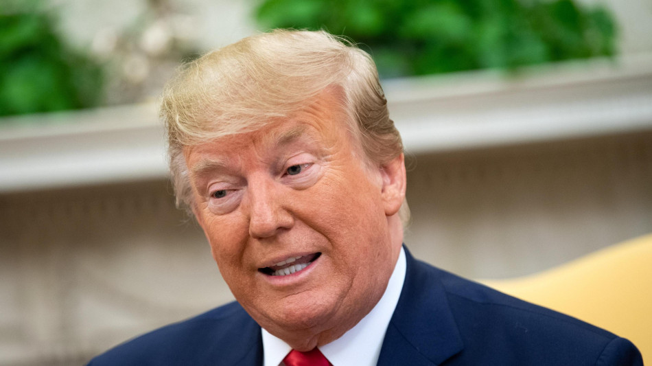 Wsj rivela lettera oscena Trump a Epstein per suoi 50 anni
