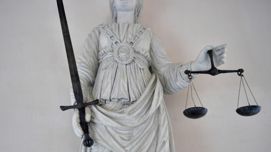 Prozess: Berliner Polizisten sollen bei vorget&auml;uschter Kontrolle Geld eingesteckt haben