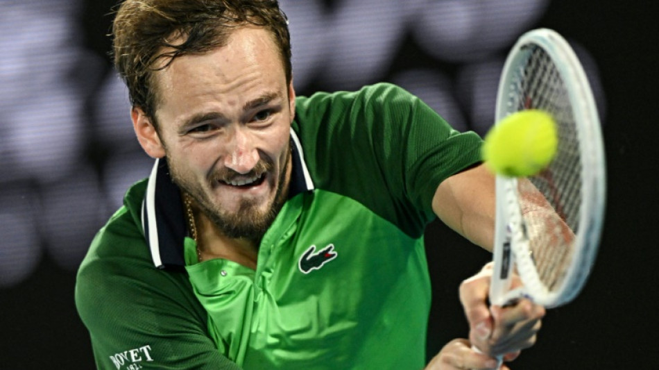 De volta ap&oacute;s Aberto da Austr&aacute;lia, Medvedev estreia com vit&oacute;ria no ATP 500 de Dubai