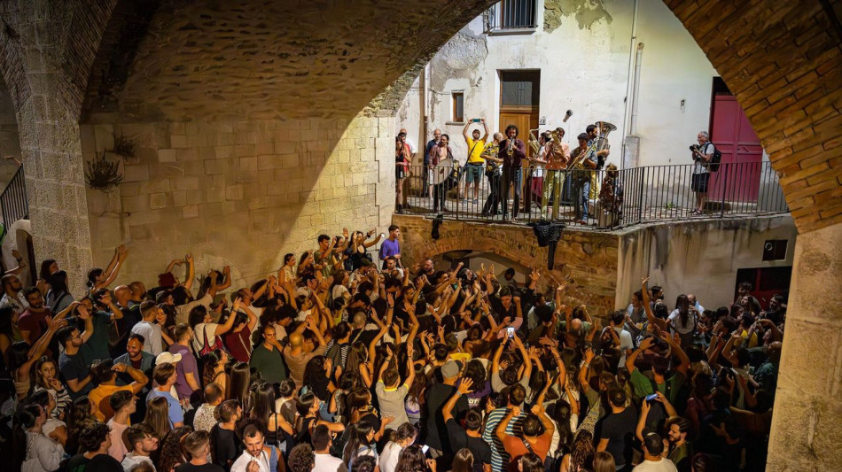 Lo Sponz Fest di Capossela dedicato ai "Recinti di umanit&agrave;"