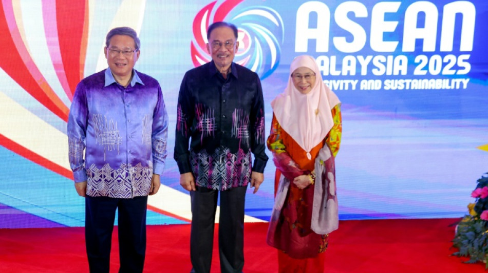 L&iacute;deres do sudeste asi&aacute;tico expressam 'profunda preocupa&ccedil;&atilde;o' com tarifas dos EUA