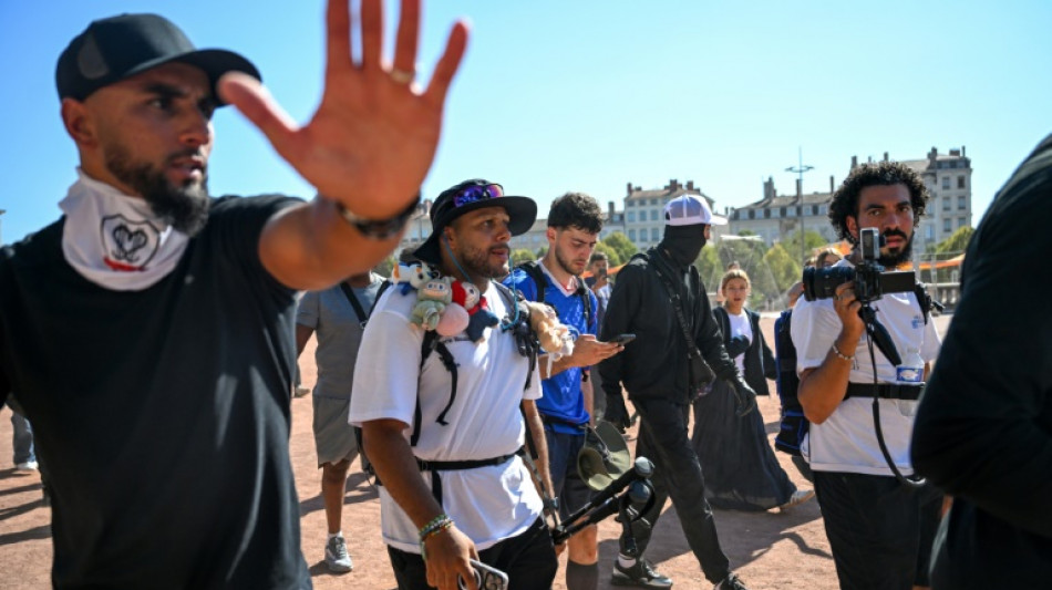 Attroupements, accident de voiture: la marche agit&eacute;e de deux streameurs &agrave; travers la France