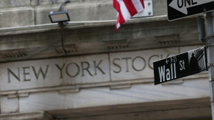 Wall Street termine en hausse, poursuit son rebond