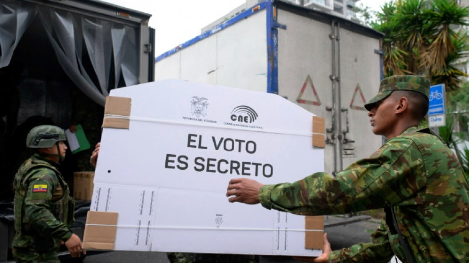Equador vota sobre volta de bases militares estrangeiras e nova Constituição