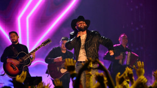 La prohibici&oacute;n de "narcocorridos" desata caos y destrozos en un concierto en M&eacute;xico