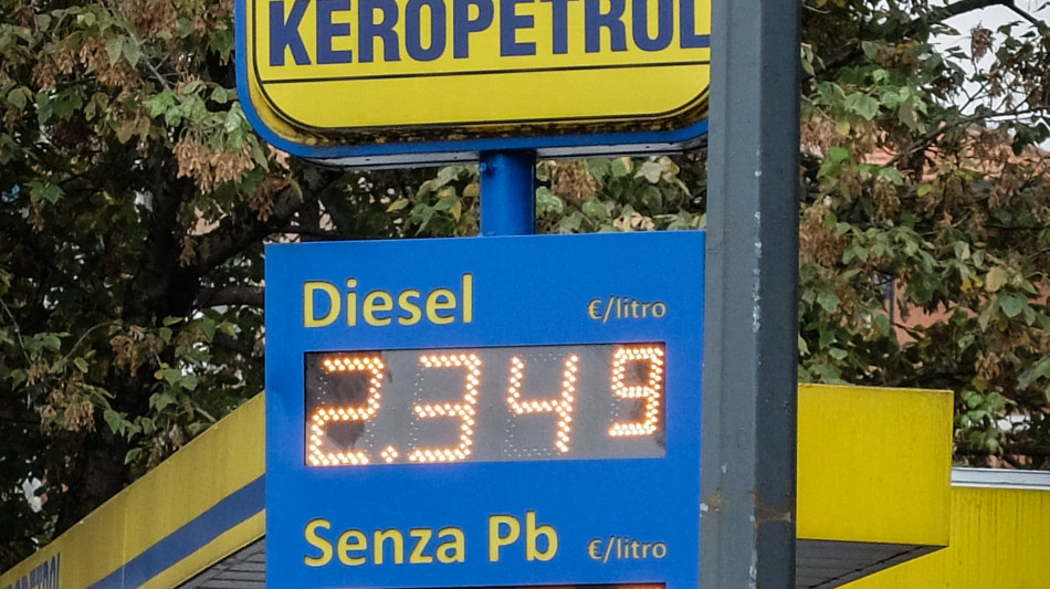Prezzo petrolio in calo, Wti scambiato a 97,26 dollari