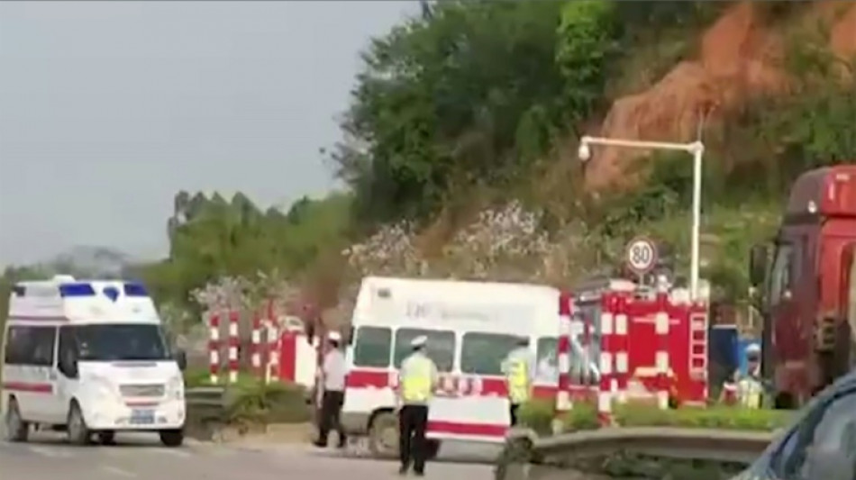Un avion avec 132 personnes &agrave; bord s'&eacute;crase en Chine