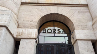 Borsa: Milano apre in calo dello 0,56%