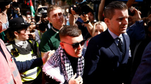 Comparution &agrave; Londres d'un rappeur du groupe nord-irlandais Kneecap, accus&eacute; de soutien au Hezbollah