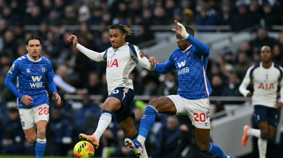 Frank defends Johnson sale after Spurs jeered in Sunderland draw