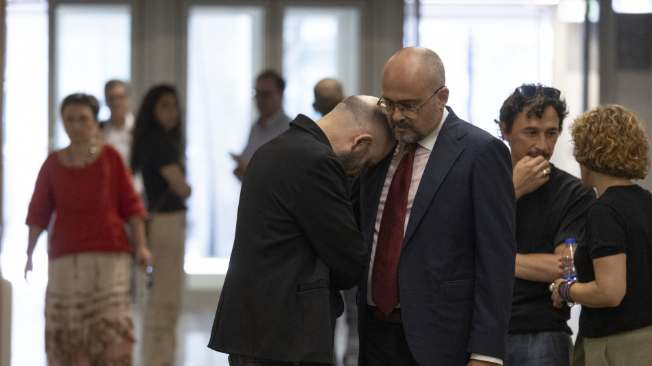 Saviano in lacrime, 'mi hanno rubato la vita'