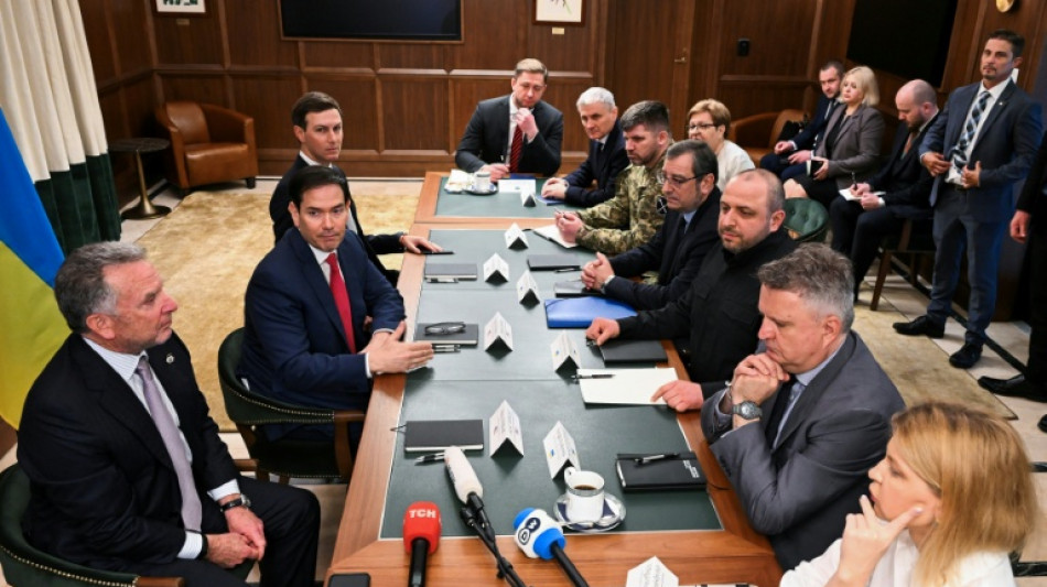 Les discussions marathon entre Ukrainiens et Américains se poursuivront samedi en Floride