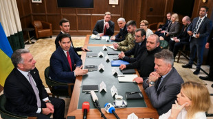 Sous fortes pressions militaire et politique, l'Ukraine négocie aux Etats-Unis