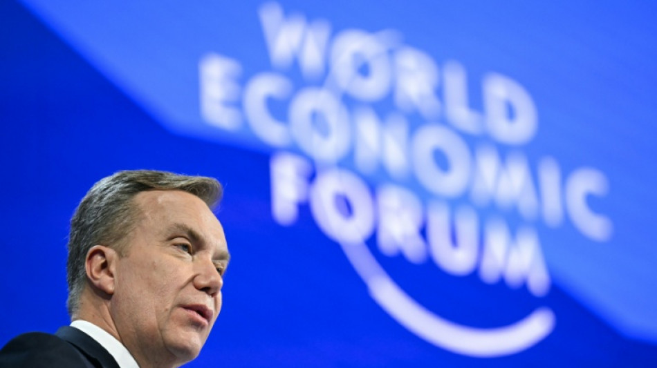 Foro de Davos investiga los v&iacute;nculos de su director ejecutivo con Epstein