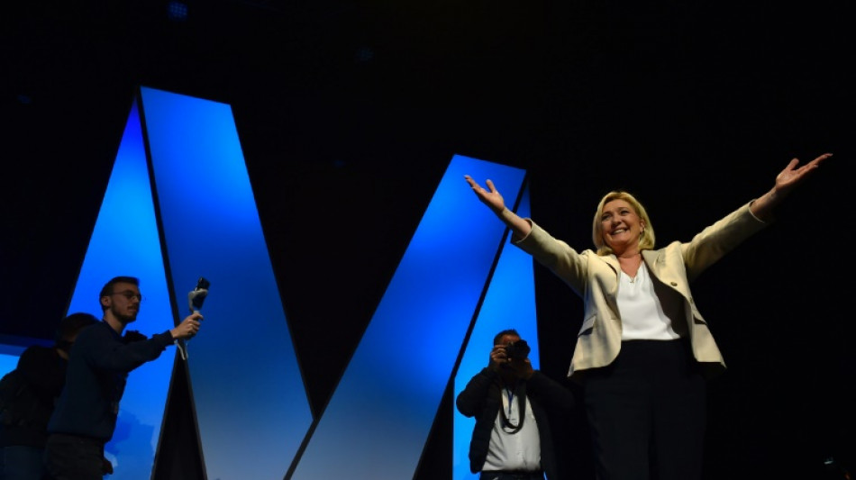 Kurz vor Pr&auml;sidentschaftswahl verringert sich Abstand zwischen Macron und Le Pen