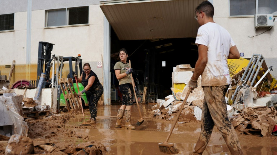 La recherche de survivants se poursuit en Espagne apr&egrave;s les inondations, mais le risque demeure