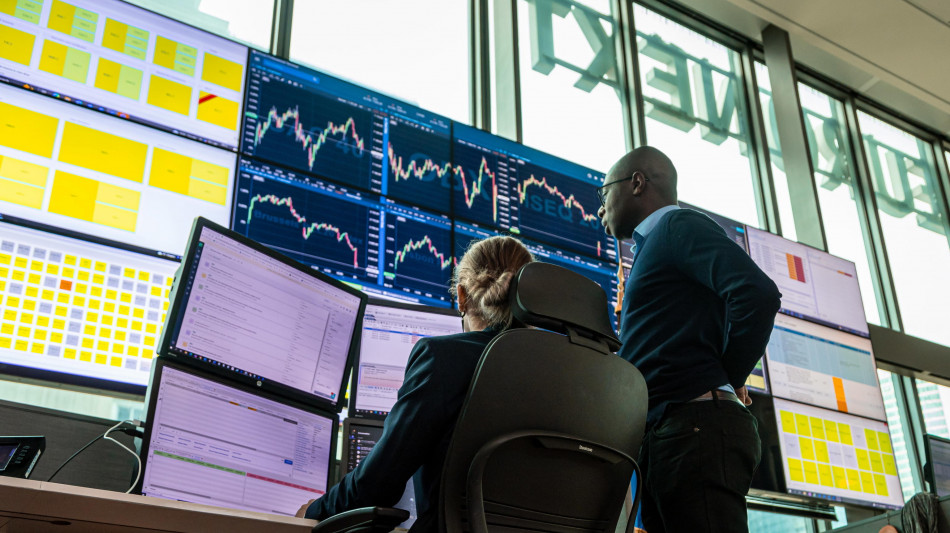 Borsa: Europa peggiora, Wall Street contrastata, Milano -0,4%