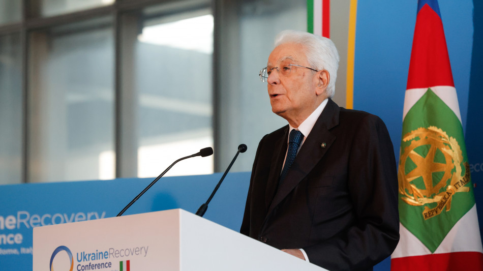 Mattarella, diritto al lavoro obiettivo irrinunciabile