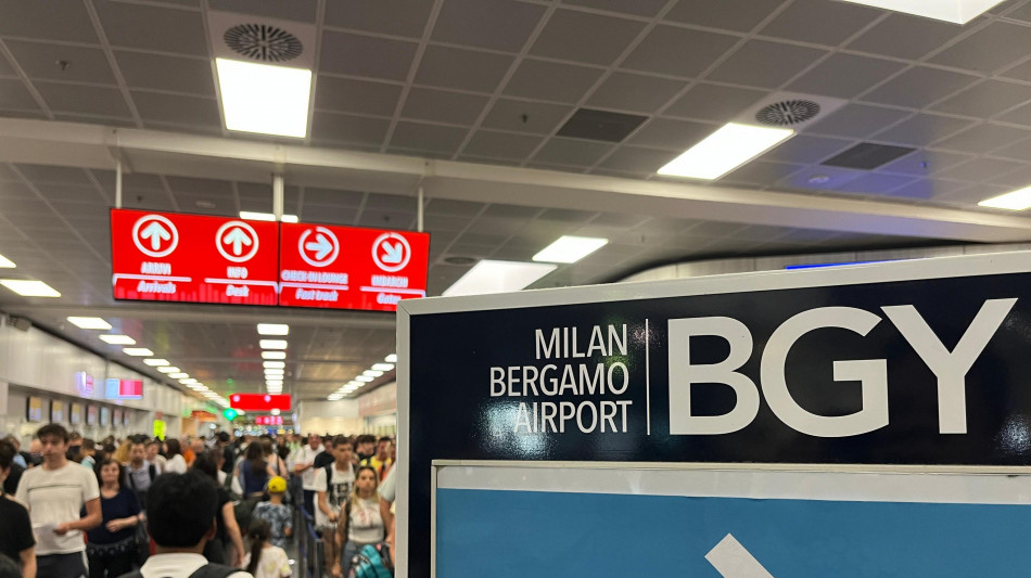 Risucchiato dal motore di un aereo, vittima è 35enne bergamasco