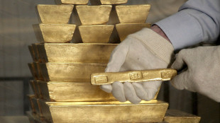 Prezzo dell'oro in lieve calo, in flessione argento e platino