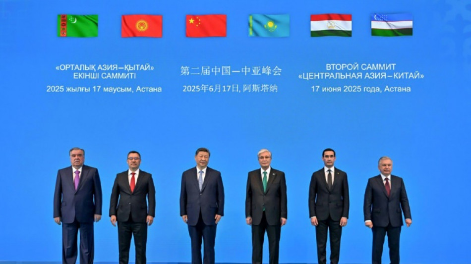 China e &Aacute;sia Central celebram "amizade eterna" em c&uacute;pula regional