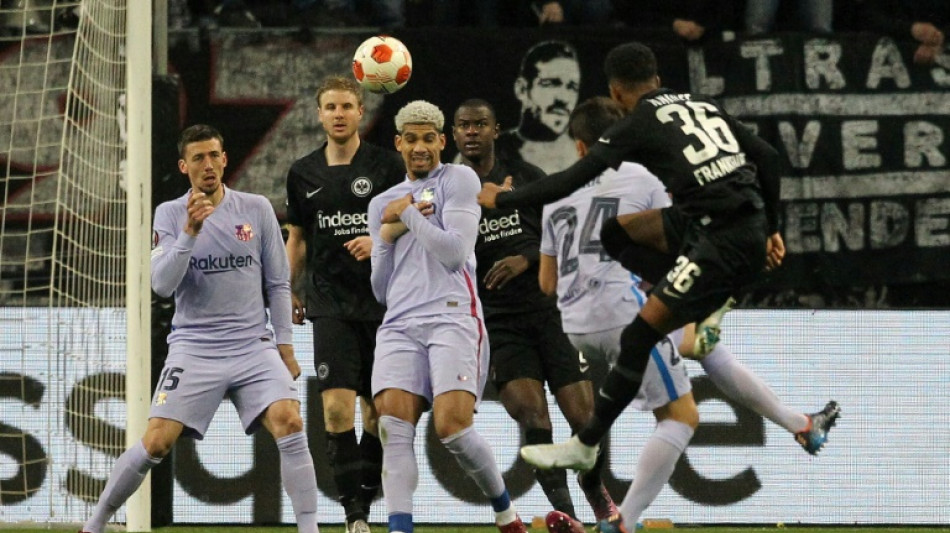 Bar&ccedil;a se aferra al Camp Nou para ganar al Eintracht y meterse en 'semis' de Europa League