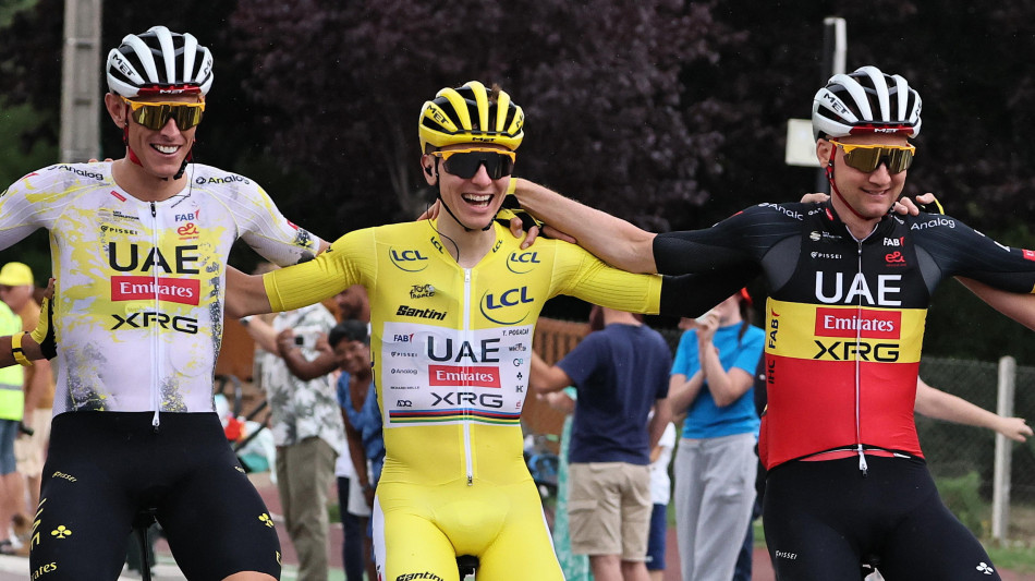 Pogacar vince il Tour, l'ultima tappa a Van Aert