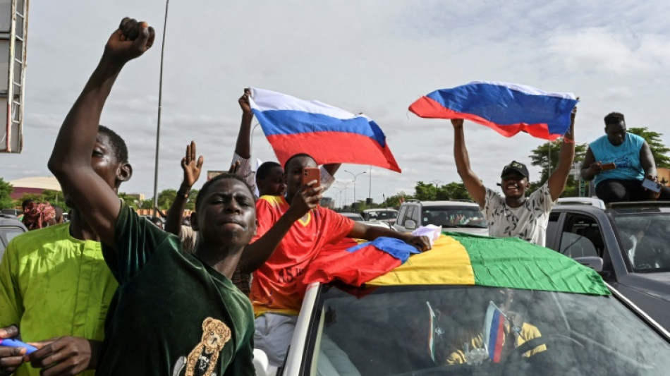 N&iacute;ger desafia ultimato de l&iacute;deres africanos, que se re&uacute;nem nesta quinta