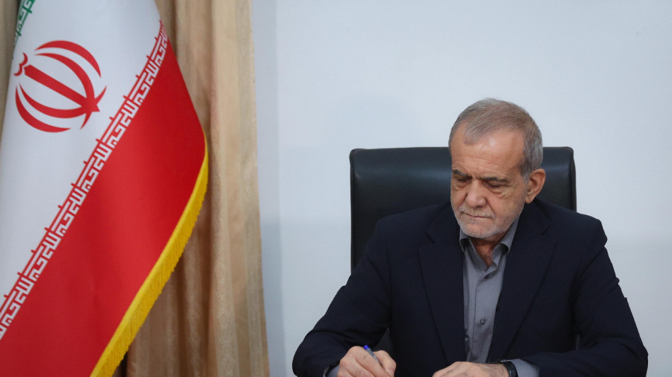 Media, 'dubbi su incontro con Mojtaba, era buio e Pezeshkian non pot&egrave; riconoscerlo'