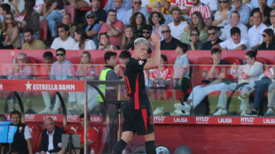 Dani Olmo sofre les&atilde;o na coxa e desfalcar&aacute; o Barcelona por 1 m&ecirc;s