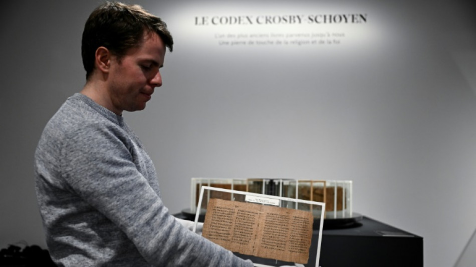 "Uno de los libros m&aacute;s antiguos que existen" es subastado por 3,9 millones de d&oacute;lares en Londres