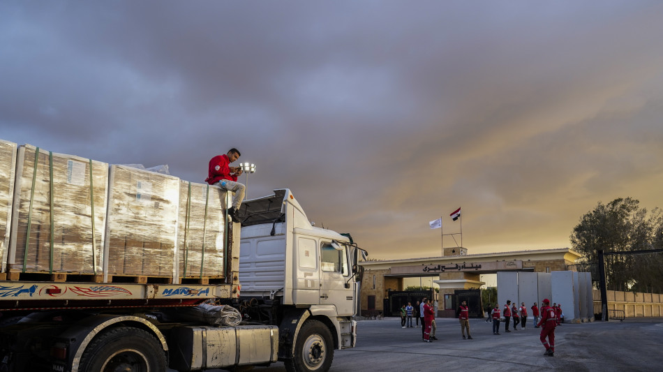 Israele sospende l'ingresso degli aiuti a Gaza