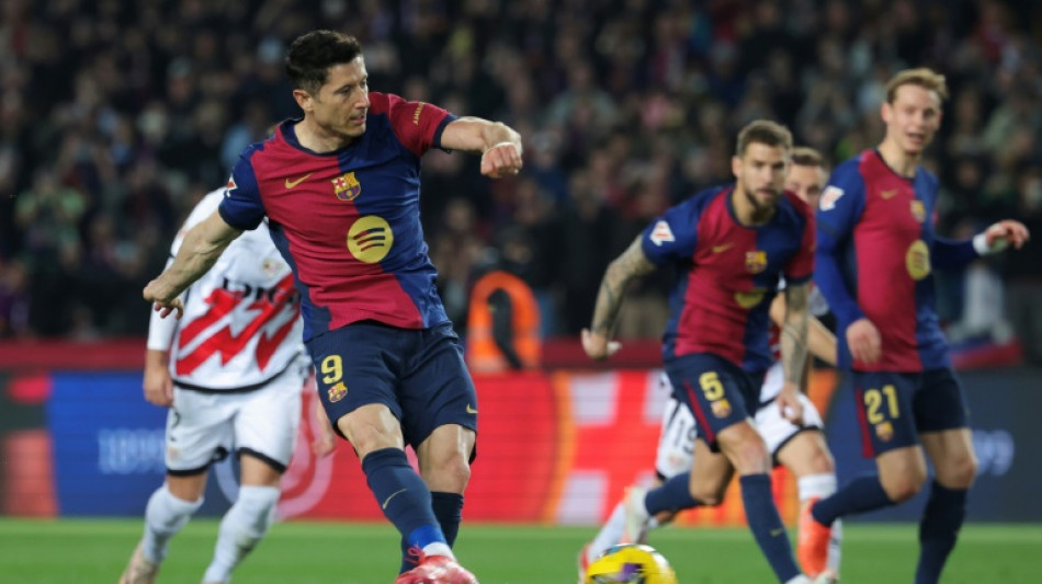 Barcelona vence Rayo Vallecano (1-0) e toma lideran&ccedil;a do Real Madrid
