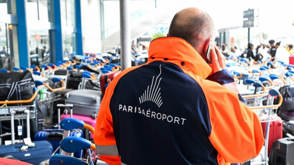 Gr&egrave;ve de contr&ocirc;leurs a&eacute;riens: un quart des vols annul&eacute;s lundi &agrave; Paris-Orly et Toulouse