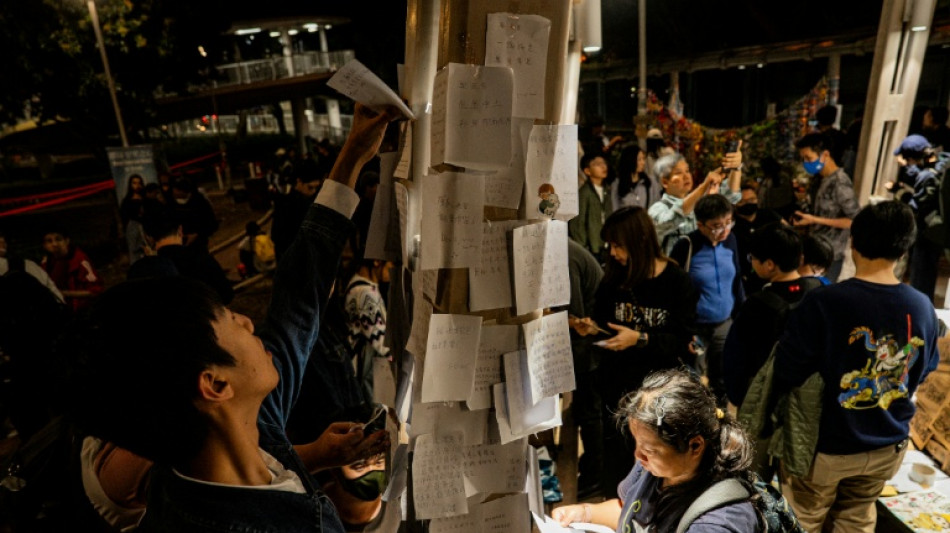 El balance del incendio en Hong Kong asciende a 160 muertos, con 6 personas a&uacute;n desaparecidas