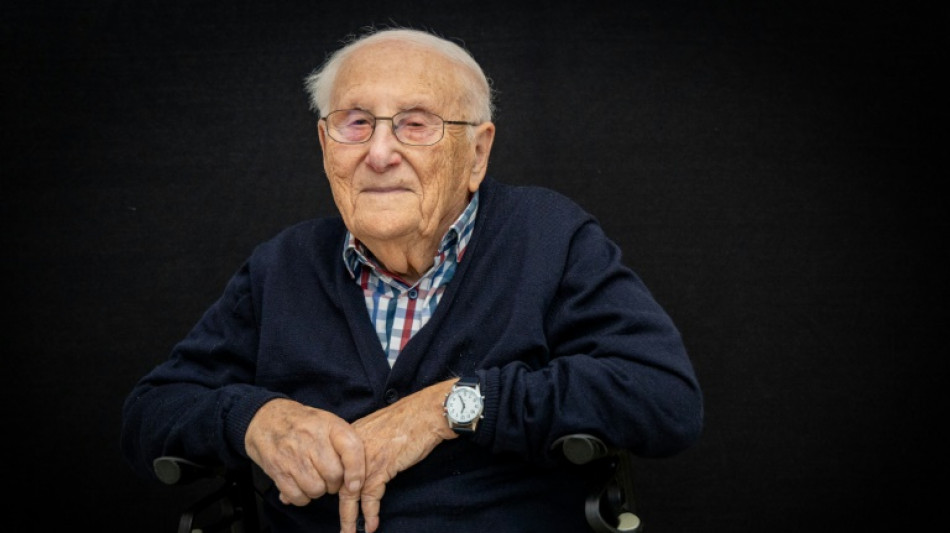 Trotz Steinmeier-Telefonats: Holocaust-&Uuml;berlebender Weinberg gibt Verdienstorden ab