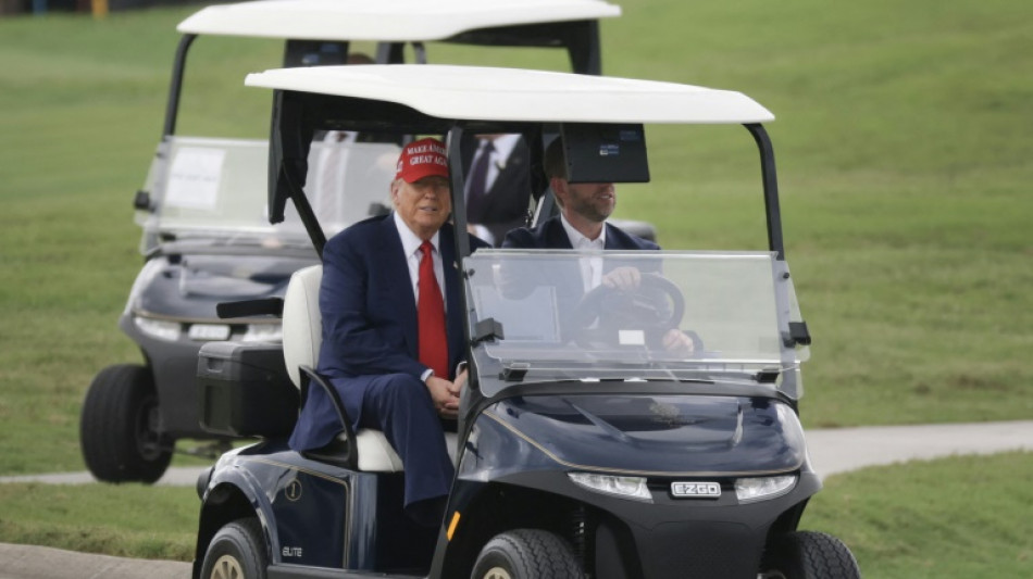 Trump invite &agrave; d&icirc;ner les acheteurs de sa cryptomonnaie, un m&eacute;lange des genres jamais vu