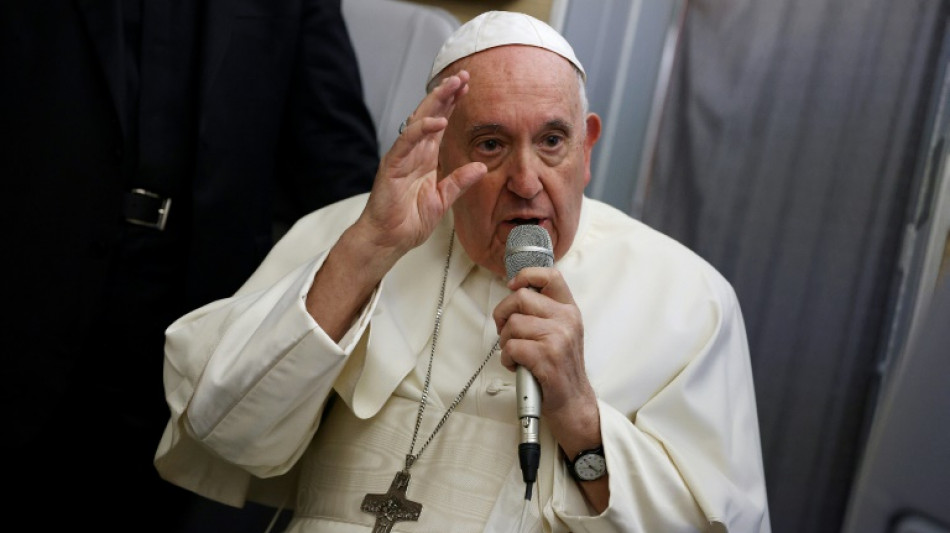 El papa no descarta renunciar y reconoce "genocidio" de ind&iacute;genas tras agotador viaje a Canad&aacute;