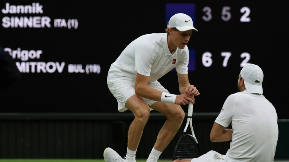 Wimbledon: Sinner, blessé au coude et malmené, se sauve sur abandon