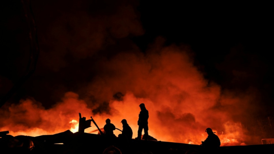 Controlan el incendio tras una fuerte explosión en una zona industrial de Buenos Aires