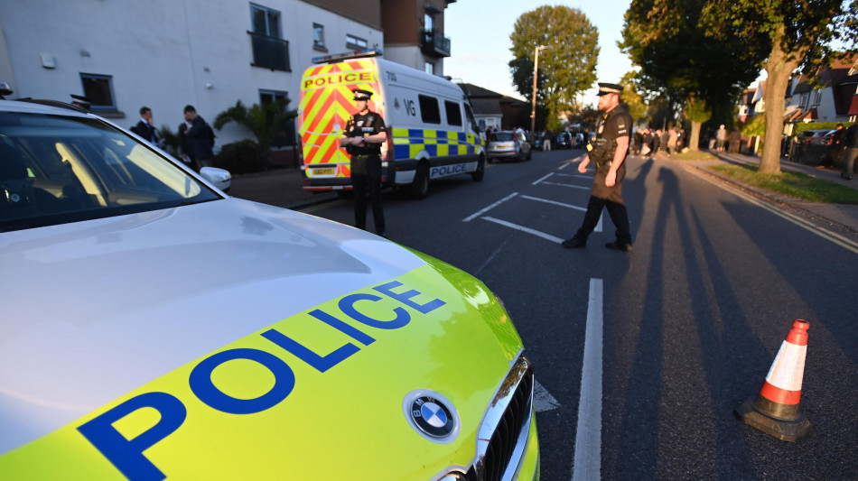 Piccolo aereo cade a Londra Southend, voli cancellati