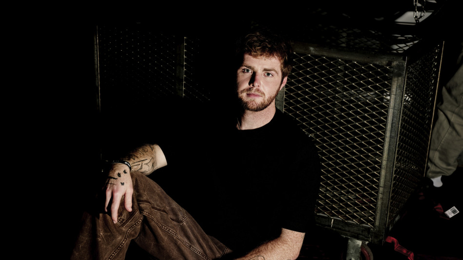 Anche sonorità rock nel nuovo album su resilienza di Alex Warren