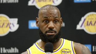 Nba: i Cavs battono i Lakers e omaggiano l'ex, LeBron si commuove