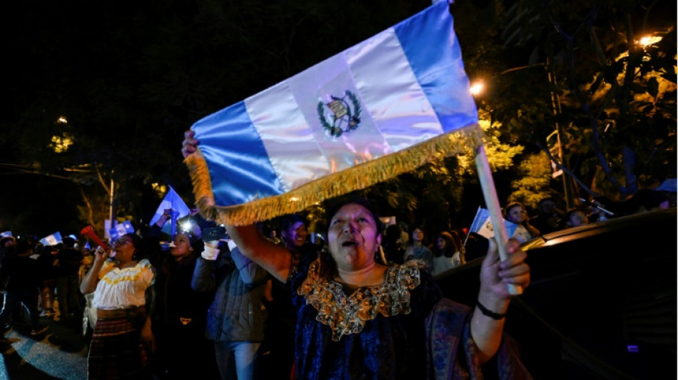 Chefes de Estado sa&uacute;dam vit&oacute;ria de Ar&eacute;valo na Guatemala
