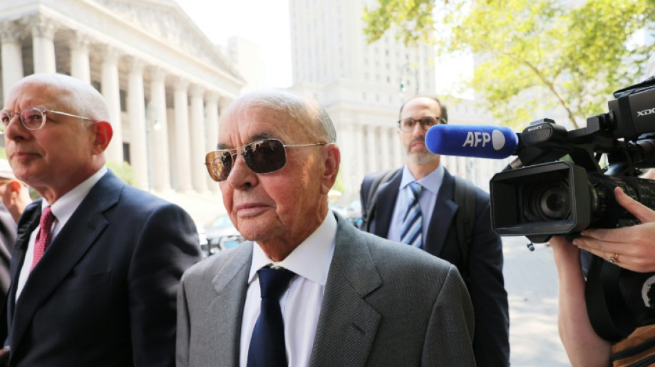 Trump indulta al propietario del Tottenham Hotspur, Joe Lewis